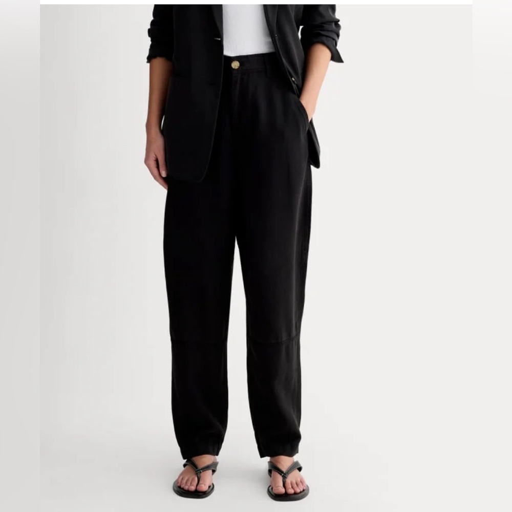 Everlane Women's Relaxed Chino pant in Black